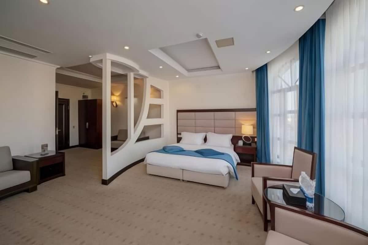 Premium bedding, minibar, in-room safe, desk