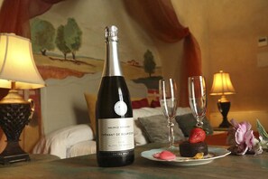 Chambre Double Deluxe (for 2 people) | Restauration dans la chambre