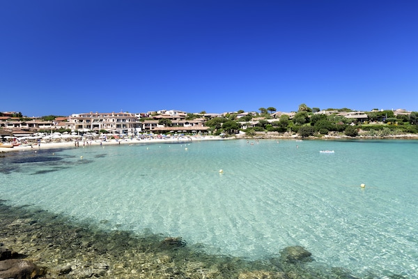 Playa privada, arena blanca y servicio gratuito de transporte a la playa