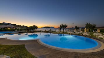 Outdoor pool, open 9:00 AM to 7:00 PM, pool loungers