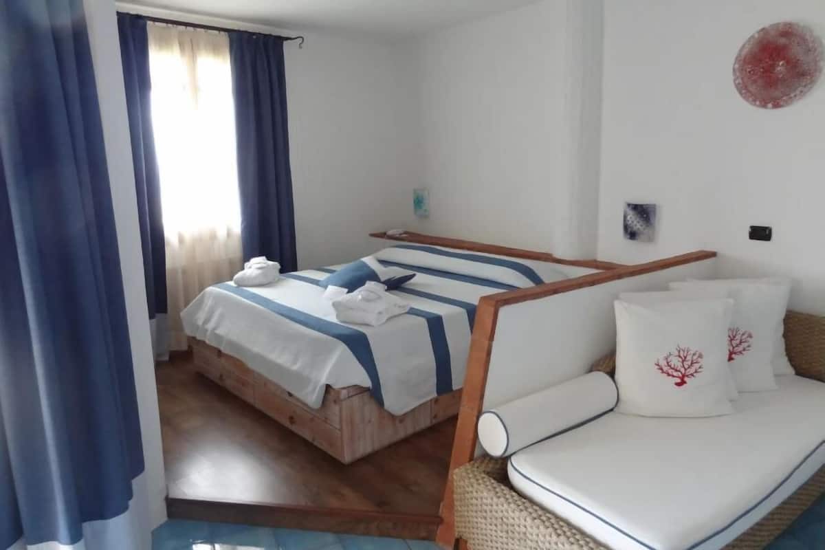Suite estándar, 1 habitación, no fumadores, balcón | Caja fuerte, escritorio, cortinas opacas y ropa de cama