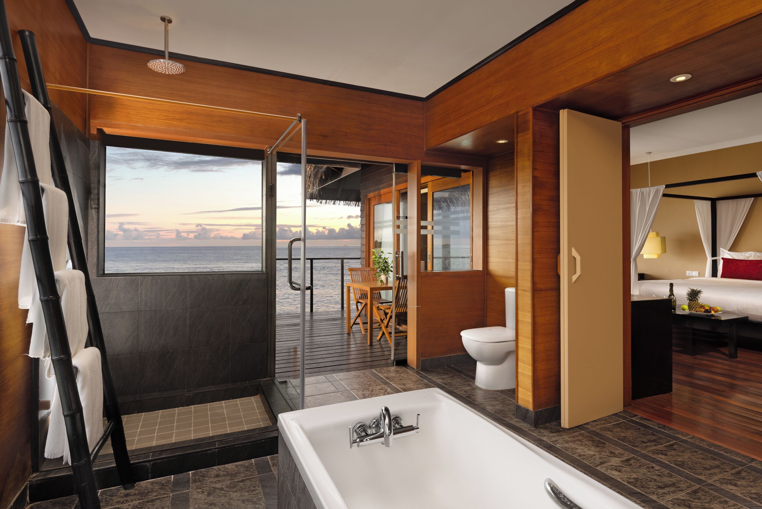 别墅 (Sunrise Ocean,Enjoy Free Upgrade) | 浴室 | 名牌洗护用品、吹风机、拖鞋、毛巾