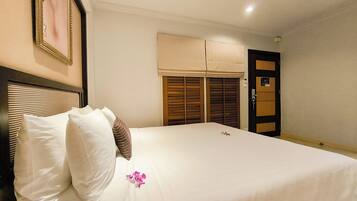 1 間睡房、迷你吧、房內夾萬、書桌