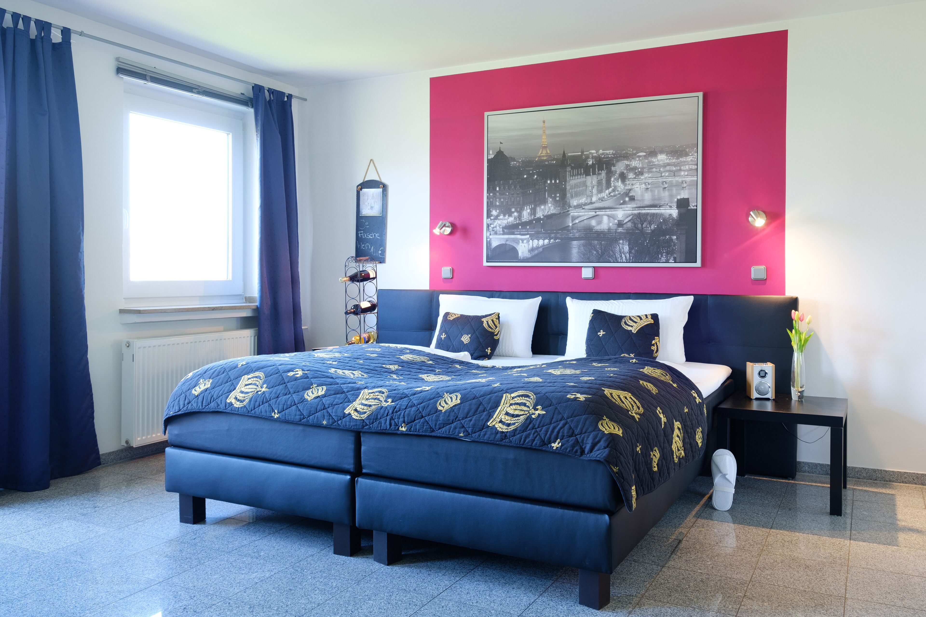 standard double room | 1 bedroom, hypo-allergenic bedding, in-room safe, desk