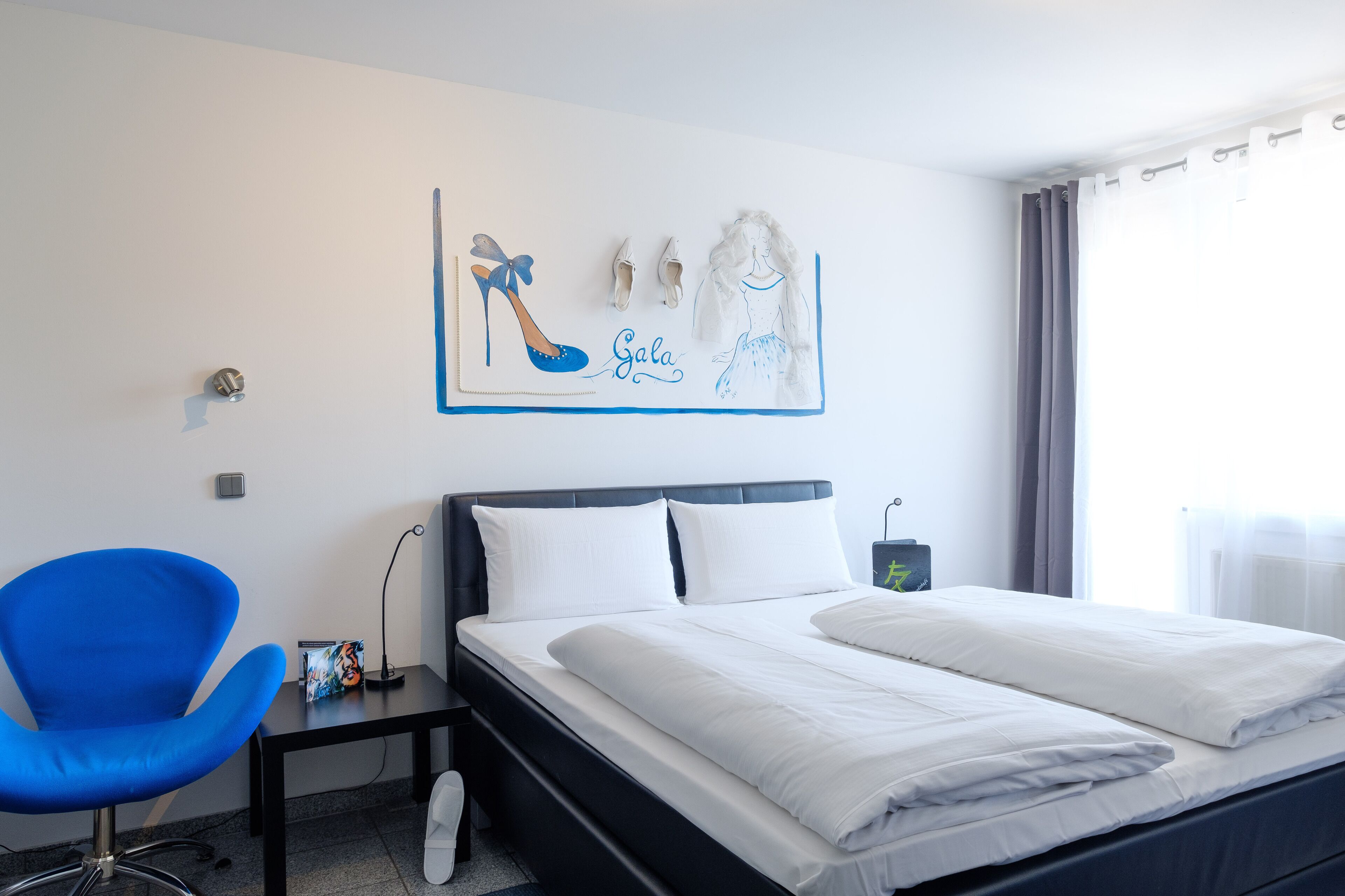 standard double room | 1 bedroom, hypo-allergenic bedding, in-room safe, desk