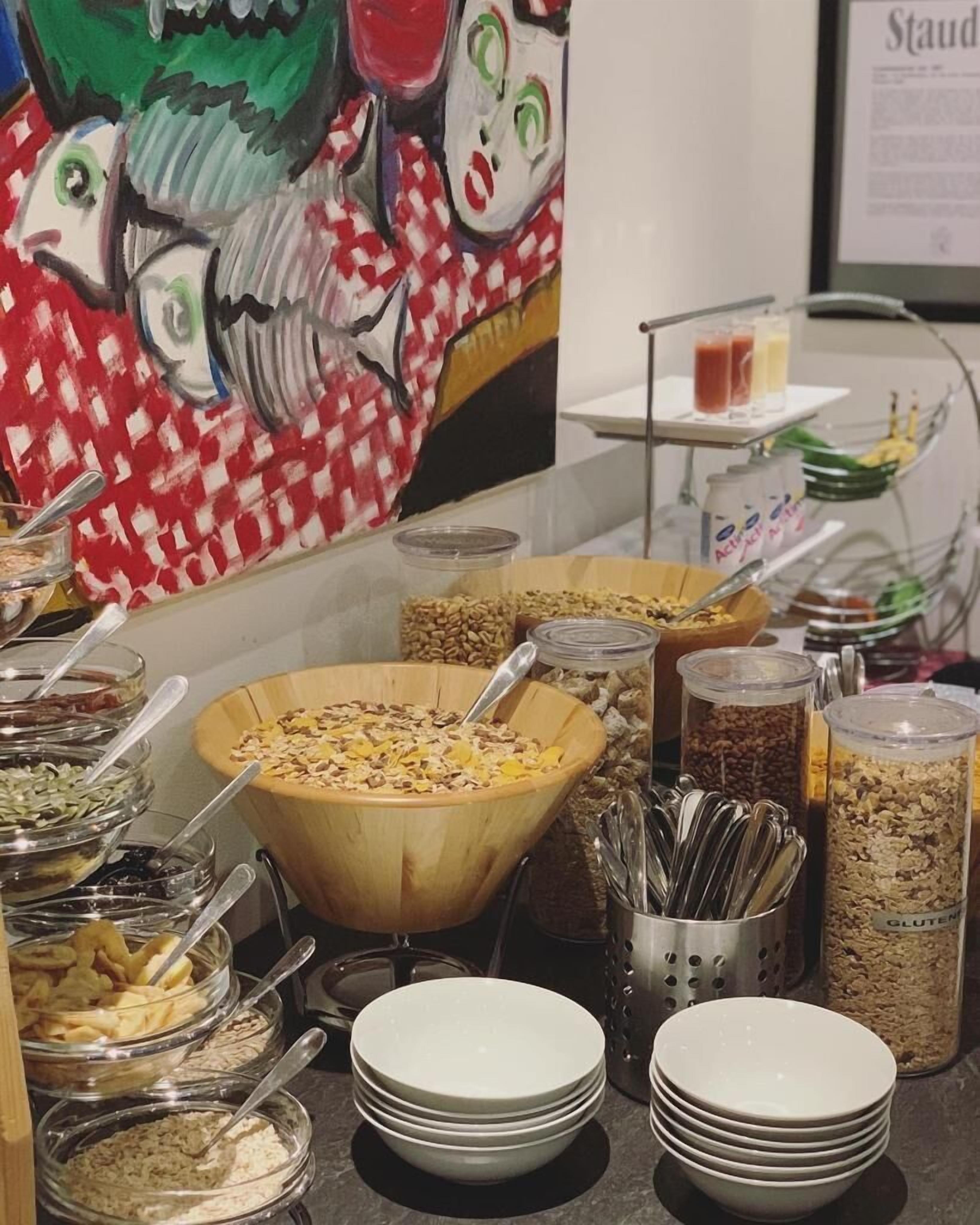 Petit déjeuner buffet (12.9 EUR par personne)