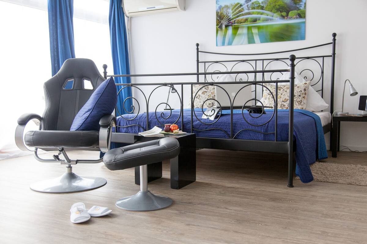 standard double room | 1 bedroom, hypo-allergenic bedding, in-room safe, desk