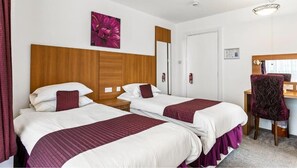 Standard Twin Room, 2 Twin Beds, Non Smoking | Individually decorated, individually furnished, desk, laptop workspace - Sandy Lodge Hotel (Newquay)