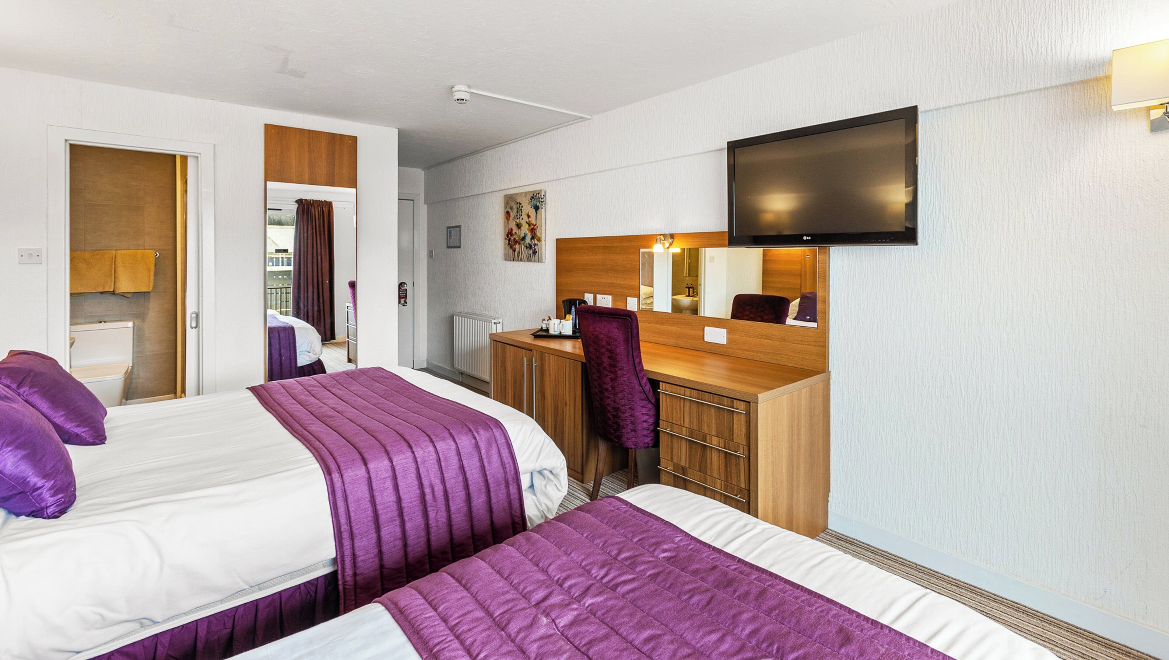 standard room, multiple beds, non smoking | 1 bedroom, individually decorated, individually furnished, desk