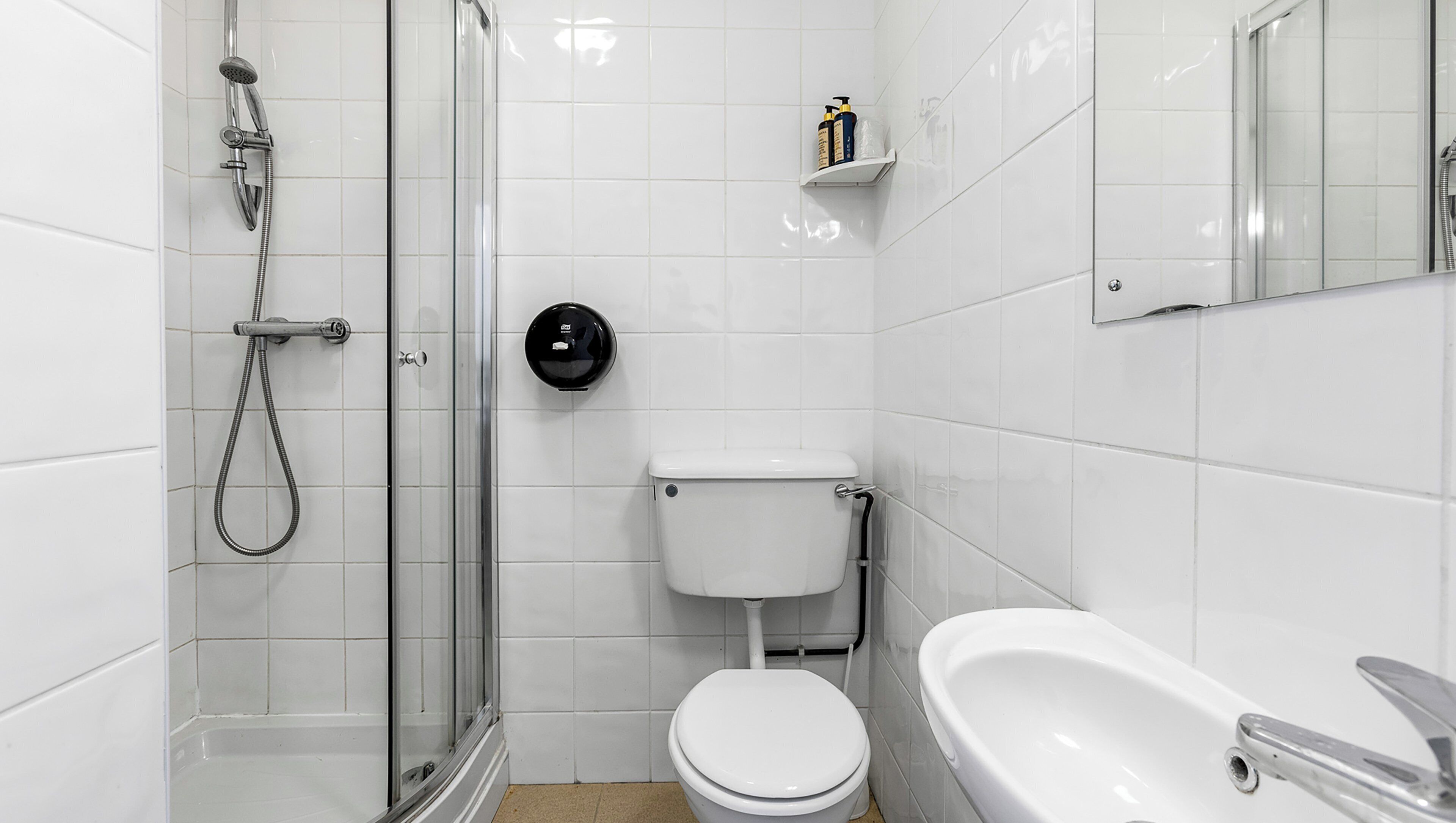 standard room, 1 single bed, non smoking | bathroom | towels