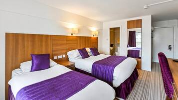 스탠다드룸, 침대(여러 개), 금연 | 각각 다른 스타일의 인테리어, 각각 다르게 가구 비치, 책상, 노트북 작업 공간