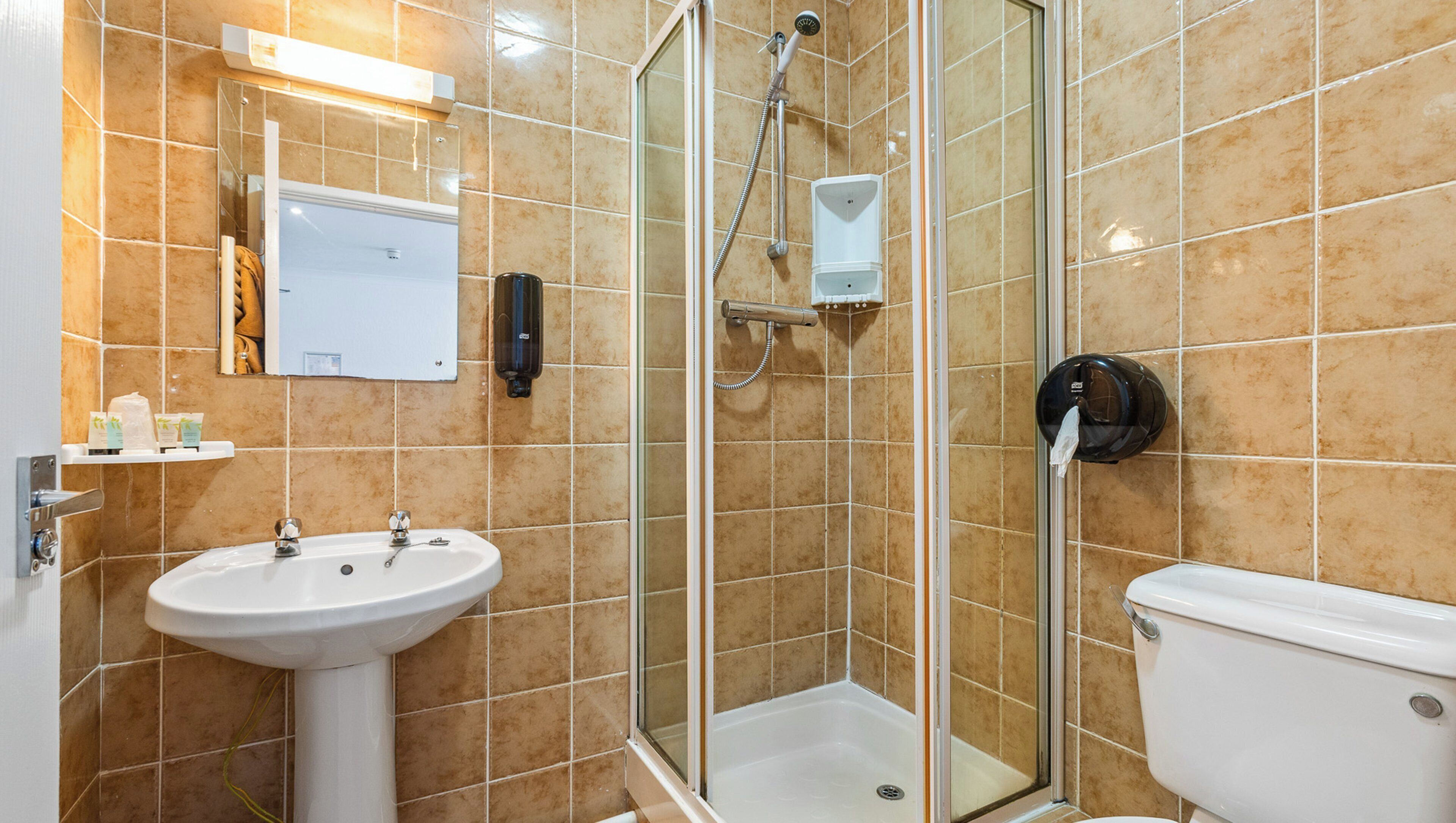 standard room, 1 double bed, non smoking | bathroom | towels