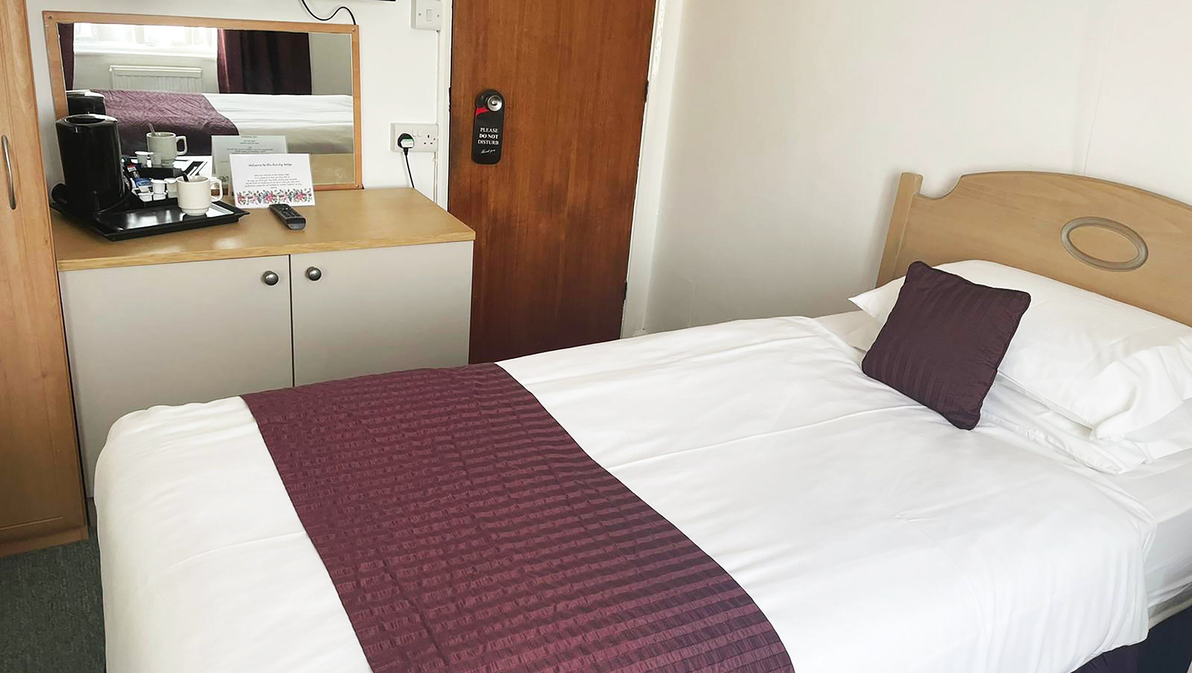 standard room, 1 single bed, non smoking | 1 bedroom, individually decorated, individually furnished, desk