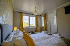 Comfort Double Room, Ensuite, Partial Sea View - Sinai House (Lynton)