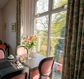 Dining - Sinai House (Lynton)