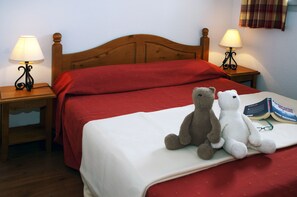 Laptop workspace, free cots/infant beds, WiFi