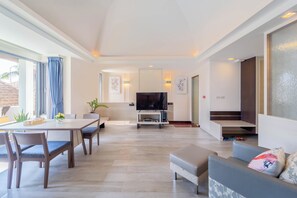 Villa, Strandblick, Pool | Wohnbereich