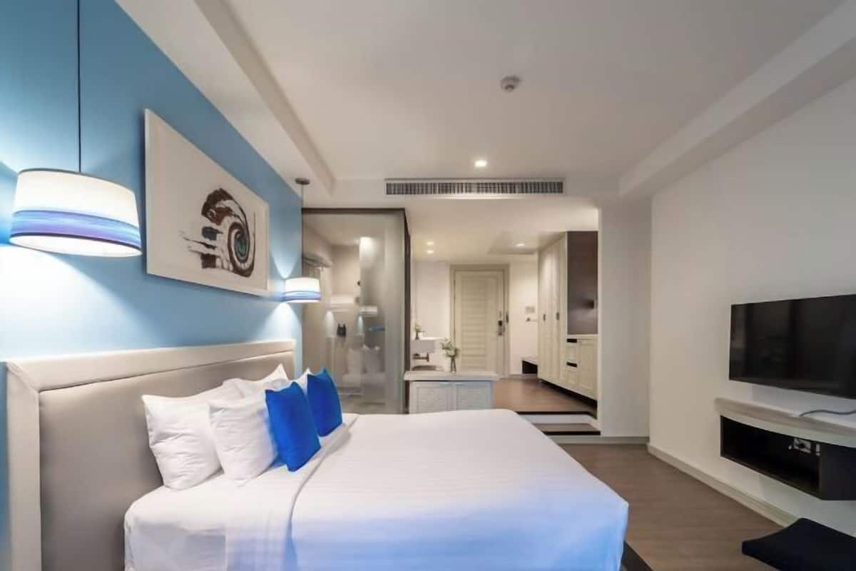 In-room safe, desk, blackout curtains, iron/ironing board (on request)