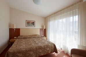 ห้องซูพีเรียดับเบิลหรือทวิน | มินิบาร์, ตู้นิรภัยในห้องพัก, โต๊ะทำงาน, ห้องเก็บเสียง