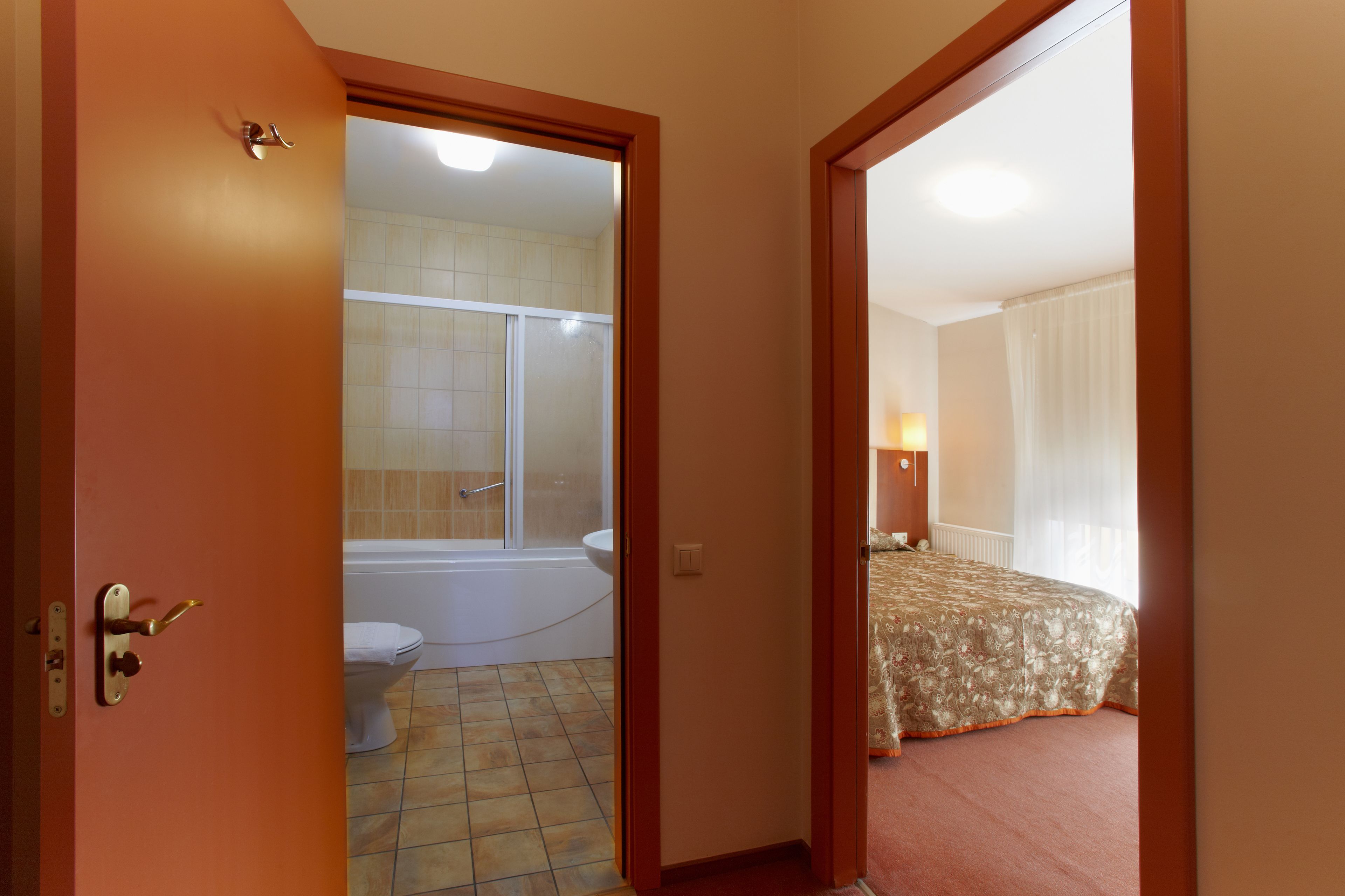 superior double or twin room | minibar, in-room safe, desk, soundproofing