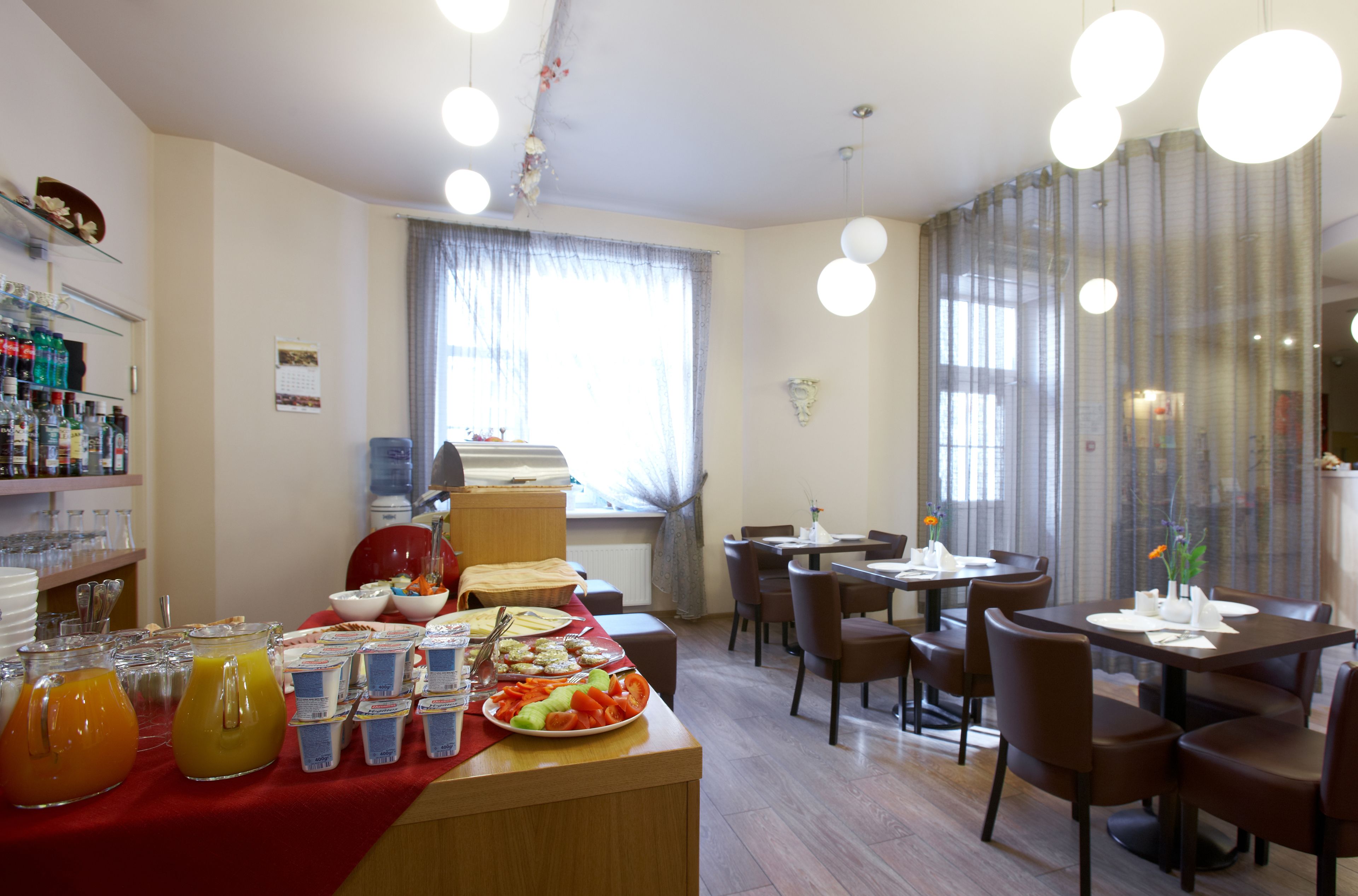 free daily continental breakfast