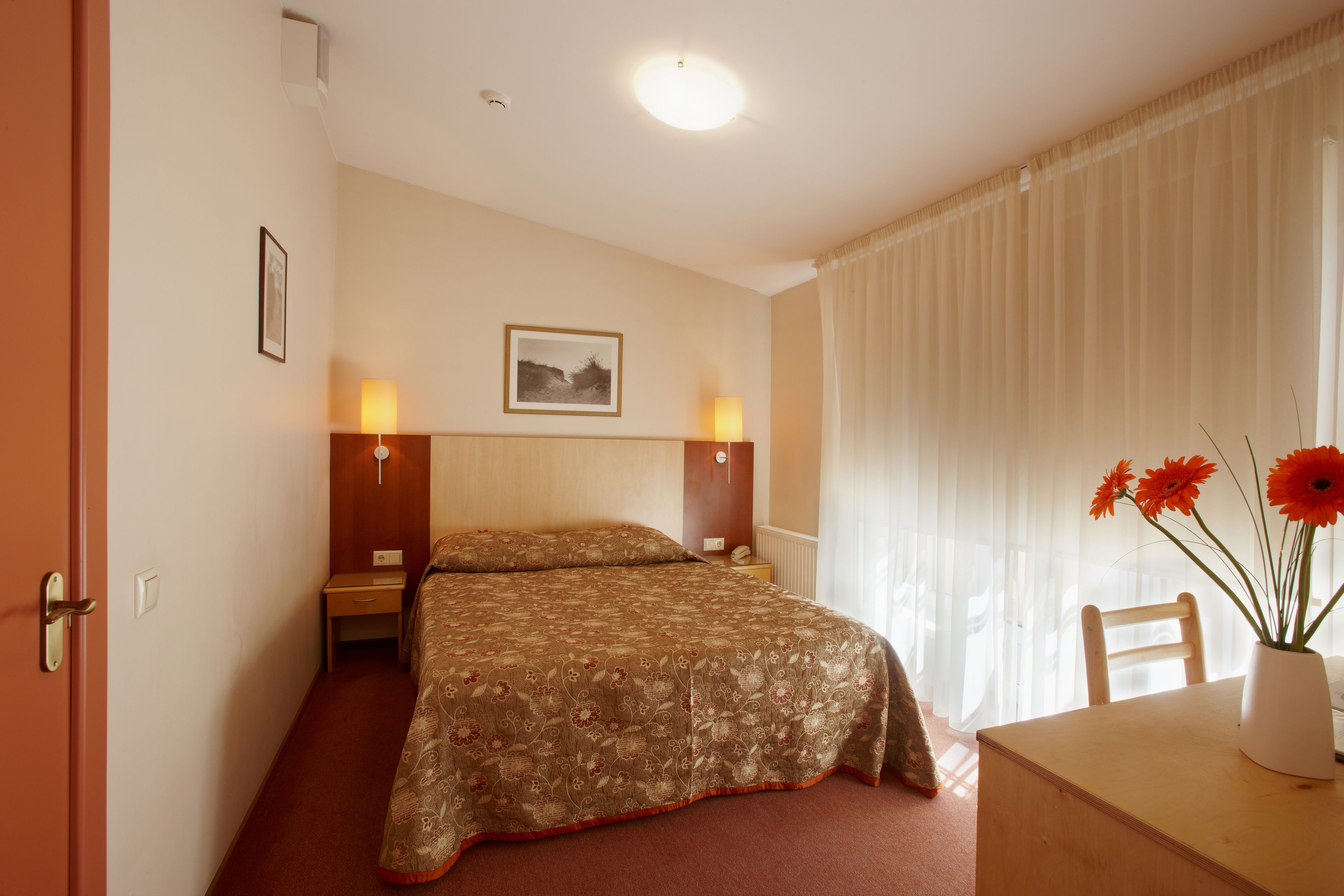 superior double or twin room | minibar, in-room safe, desk, soundproofing