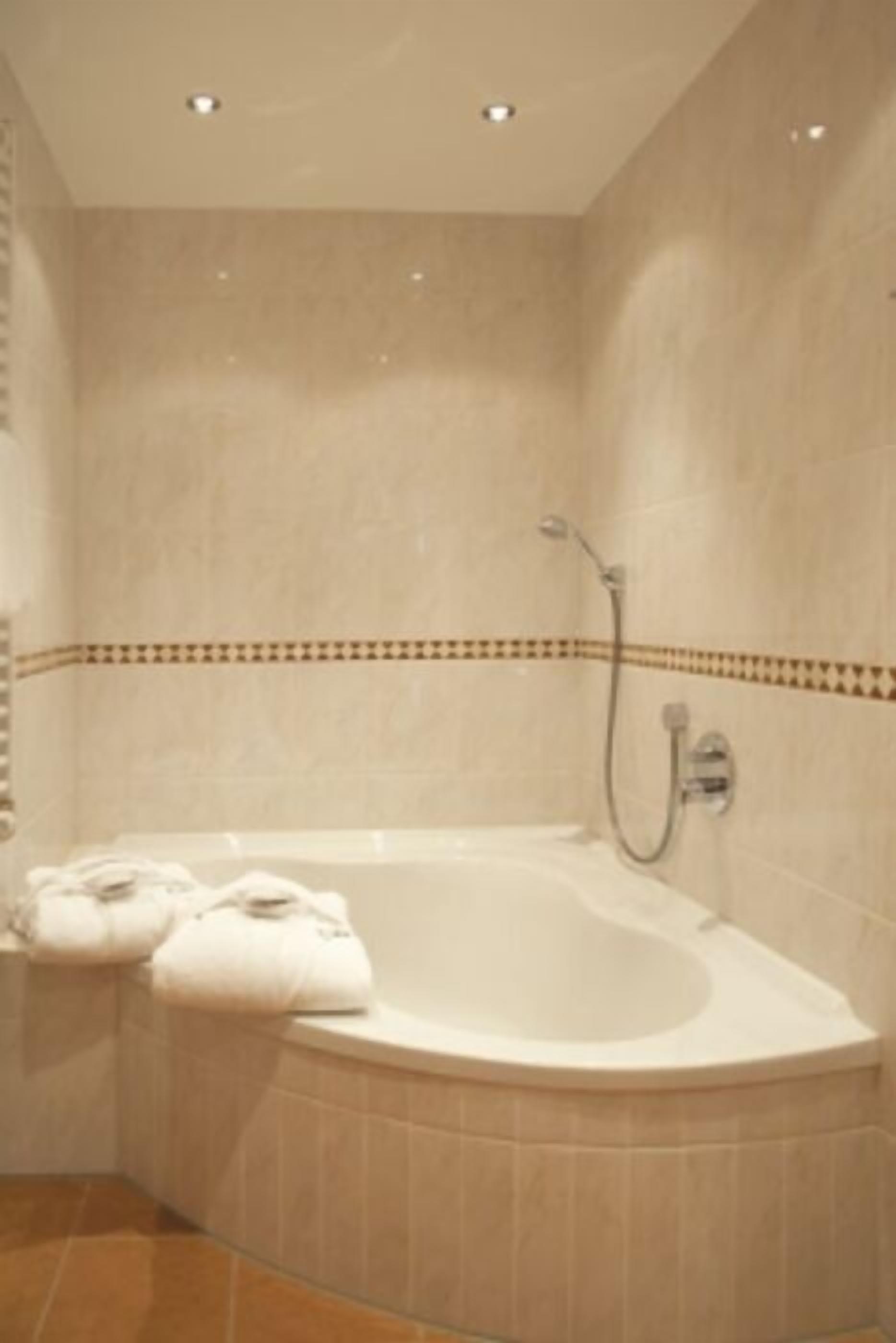 standard suite, 1 double bed | deep-soaking bathtub