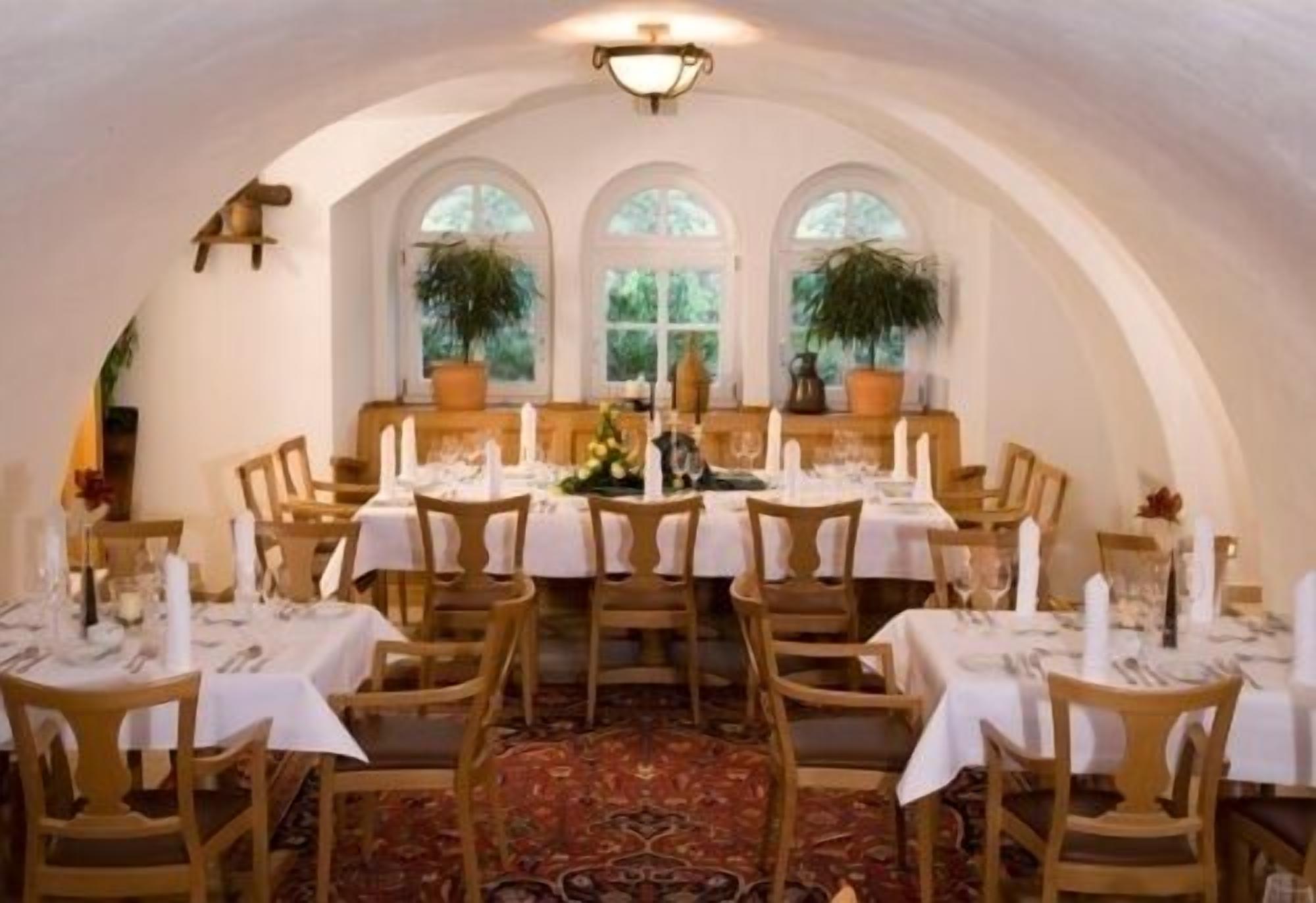 breakfast and dinner served, international cuisine