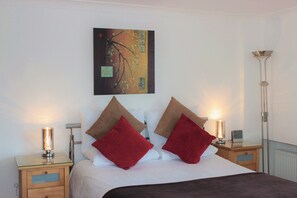 Habitación ejecutiva (Room6) | Decoración personalizada, wifi gratis y ropa de cama 