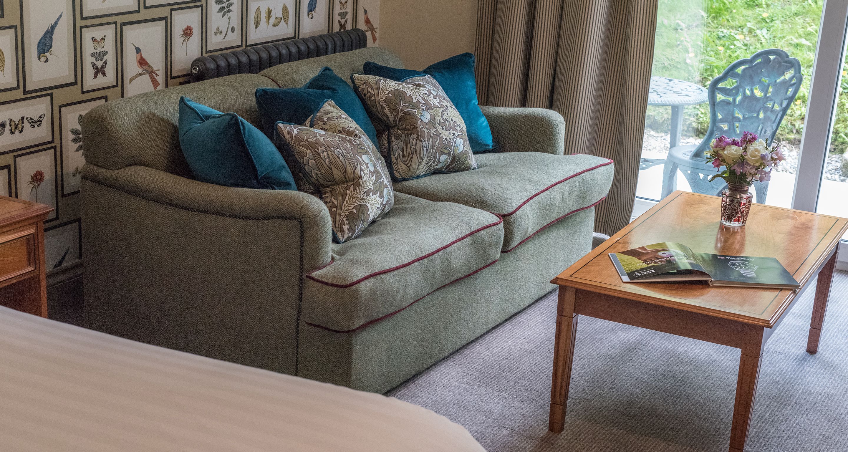 superior family room | living area | lcd tv