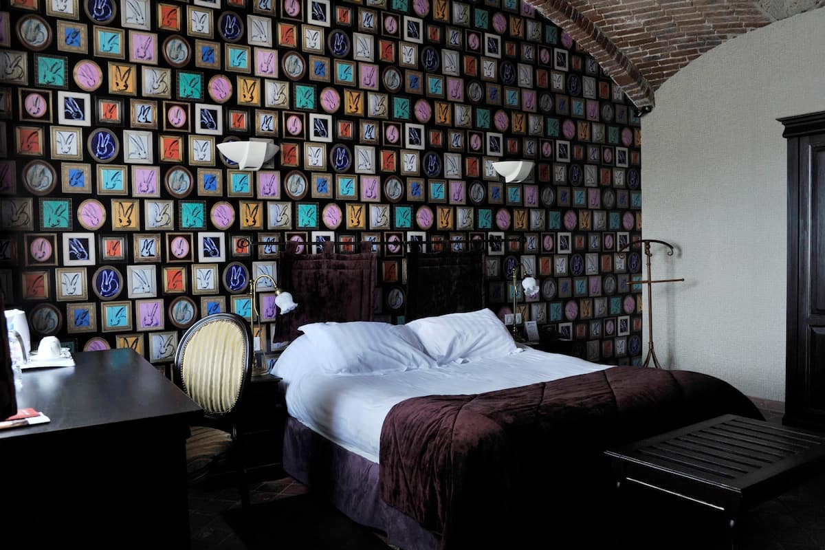 Camera Exclusive, 1 letto queen, non fumatori | Biancheria da letto di alta qualità, minibar, una cassaforte in camera