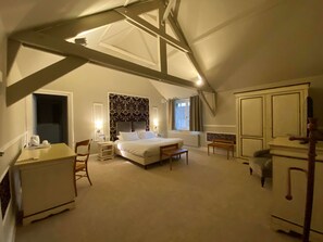 Departamento estándar, 2 camas individuales, para no fumadores | Ropa de cama de alta calidad y minibar 