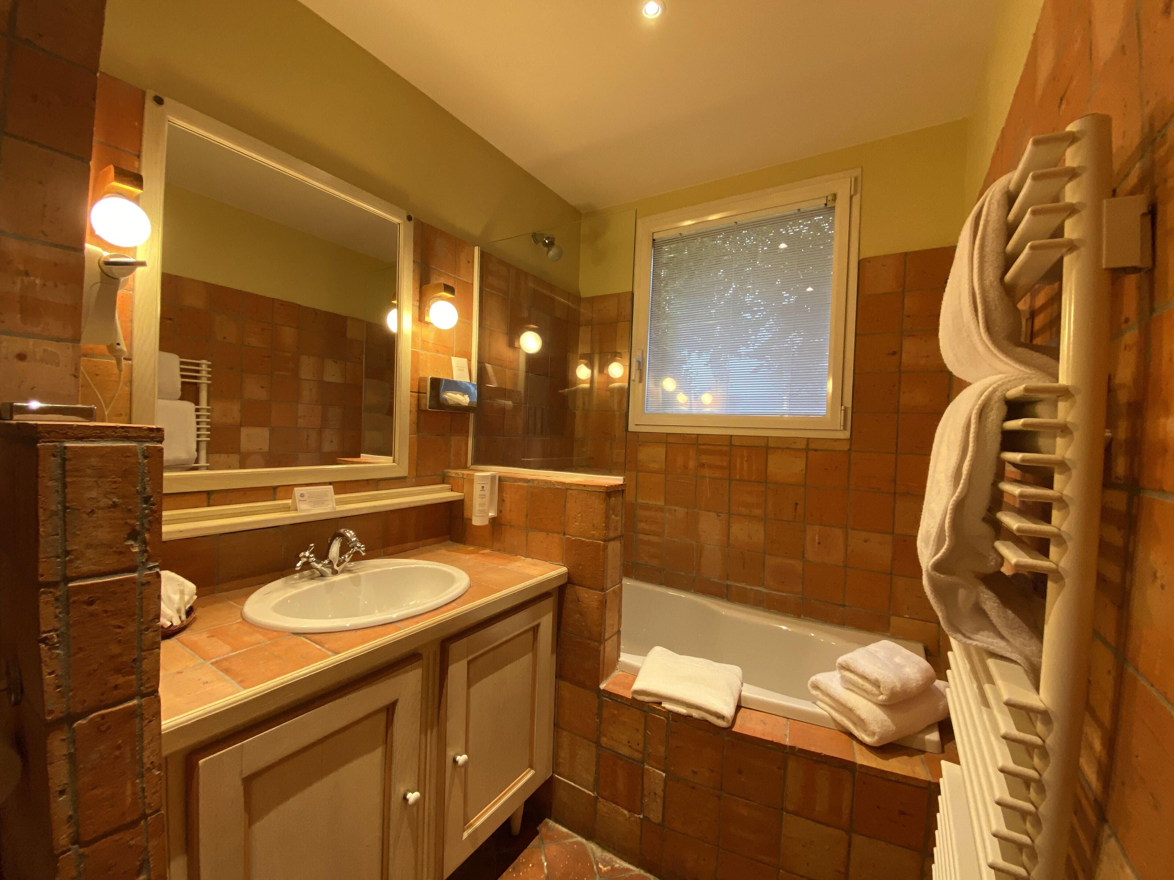 exclusive room, 1 queen bed, non smoking | bathroom | free toiletries, hair dryer, towels