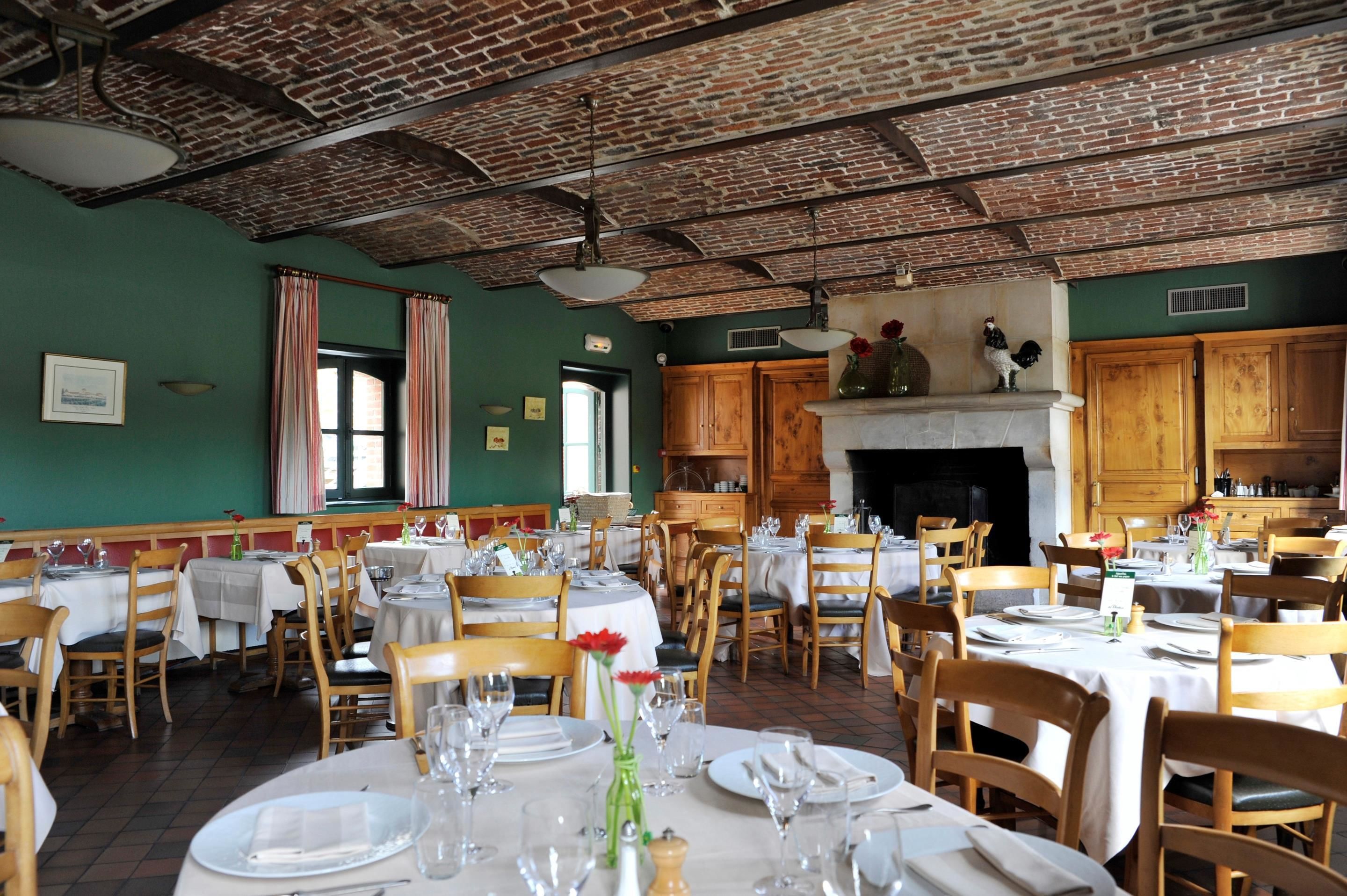 daily buffet breakfast (eur 14.00 per person)