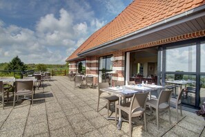 Terrace/patio - Hôtel du Golf (Acquin-Westbecourt)