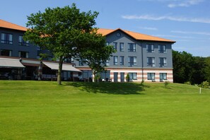 Front of property - Hôtel du Golf (Acquin-Westbecourt)