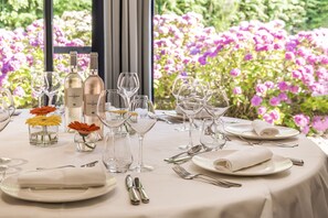 2 restaurants, breakfast, lunch, dinner served; Regional cuisine - Hôtel du Golf (Acquin-Westbecourt)