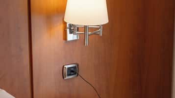 Minibar, Zimmersafe, Schreibtisch, laptopgeeigneter Arbeitsplatz
