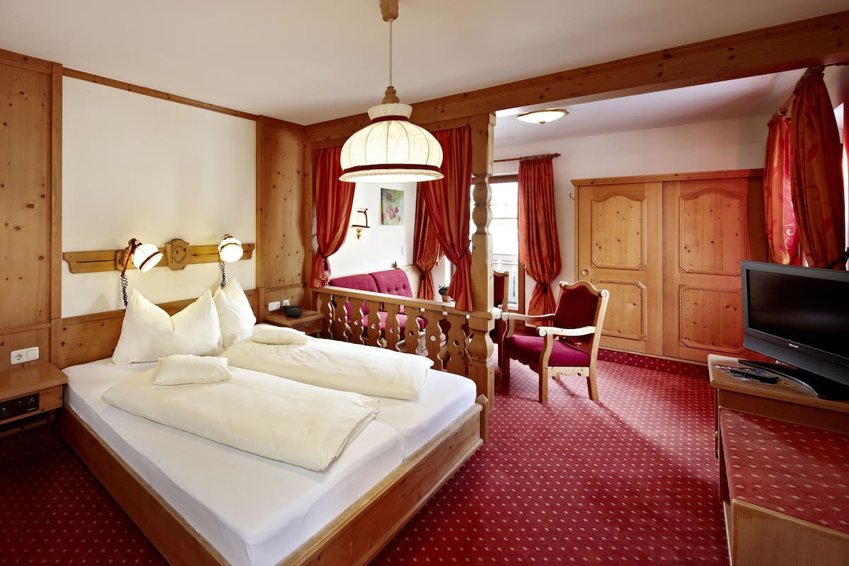 Deluxe Double Room, 1 Queen Bed, Balcony | Premium bedding, pillowtop beds, in-room safe, individually furnished