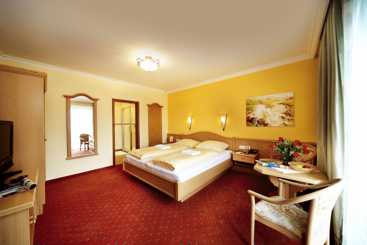 Premium bedding, pillowtop beds, in-room safe, individually furnished