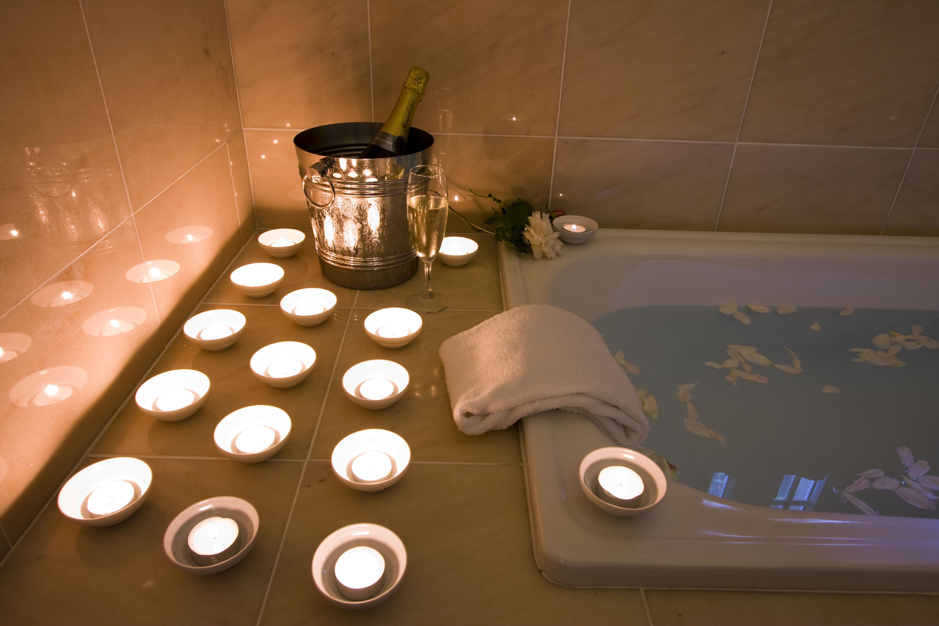 deep-soaking bathtub