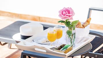 含每日吃到飽早餐