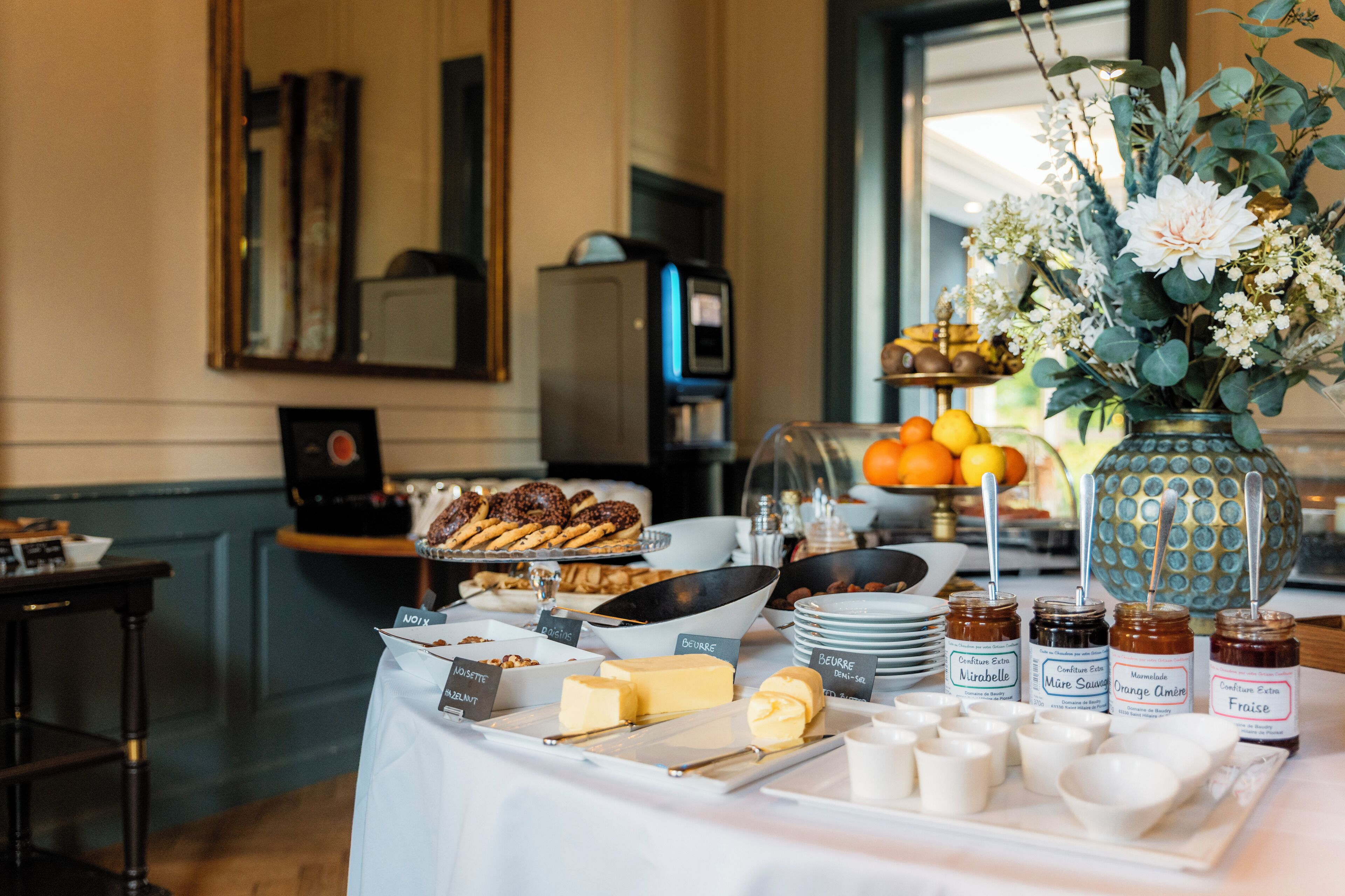 daily buffet breakfast (eur 25 per person)