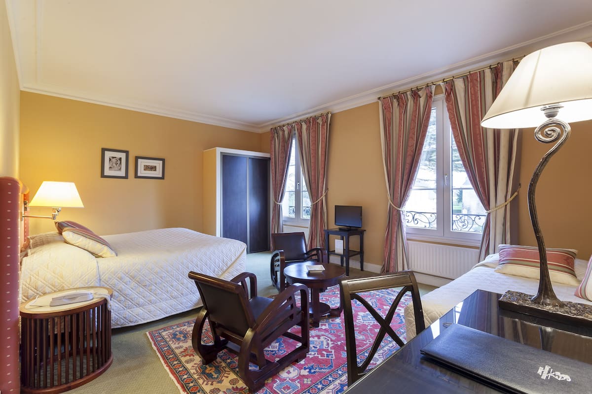 executive triple room | in-room safe, free wifi, bed sheets, wheelchair access