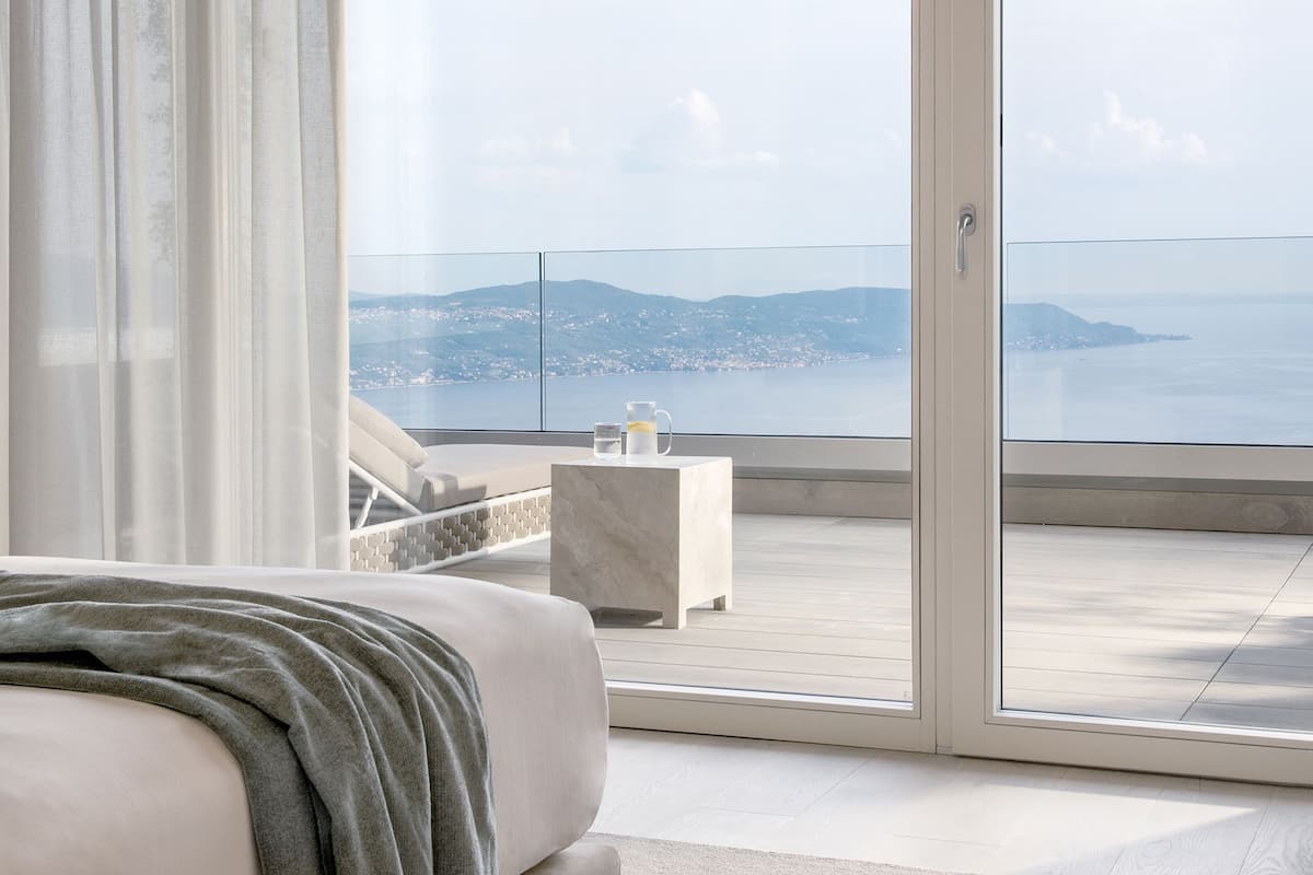 luxury suite, lake view | 1 bedroom, premium bedding, minibar, in-room safe