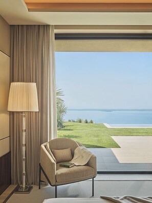 Standard-huvila, 2 makuuhuonetta, yksityinen uima-allas, järvinäköala | Ylelliset vuodevaatteet, minibaari, tallelokero huoneessa