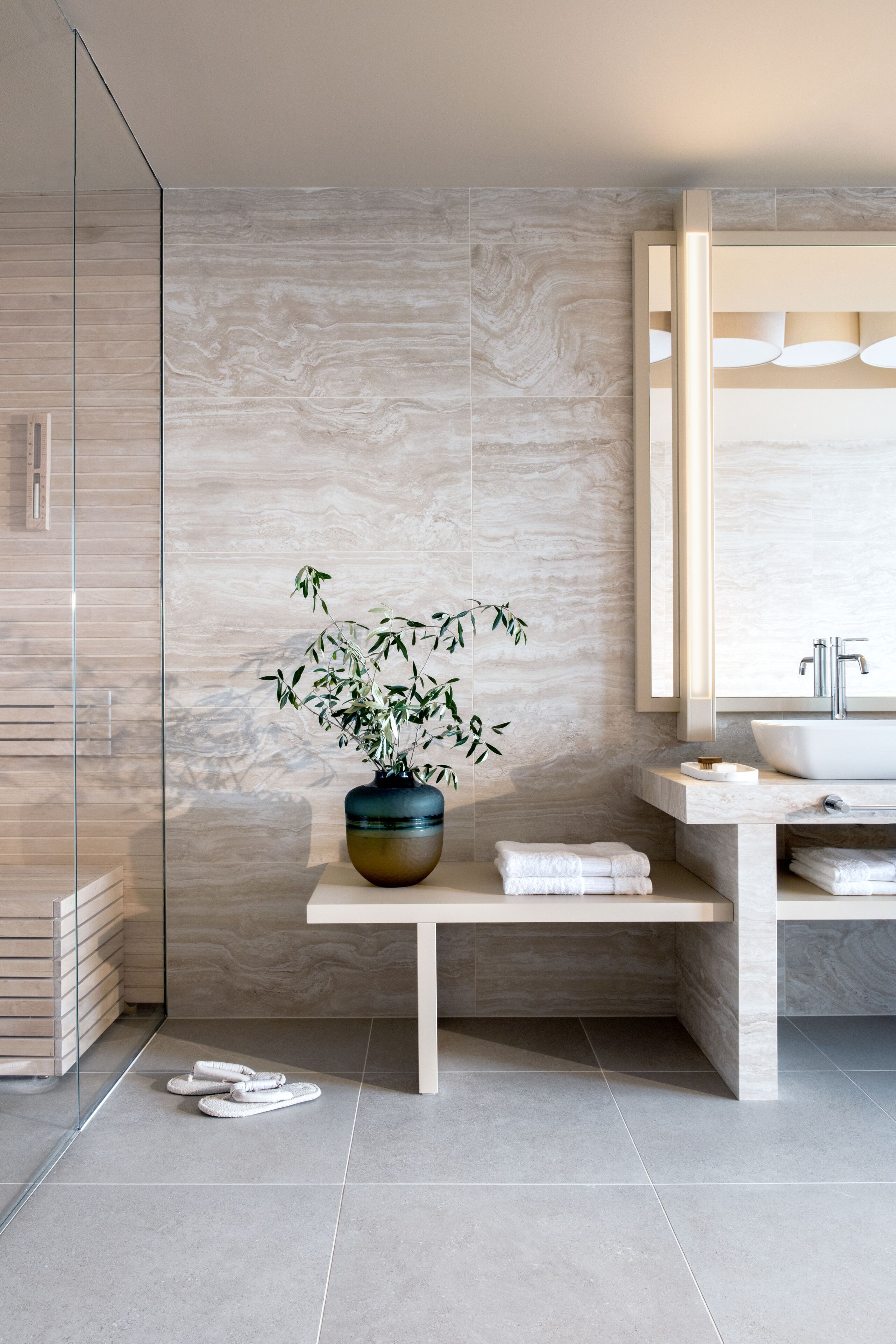 luxury suite, lake view | bathroom | separate bathtub and shower, free toiletries, hair dryer, bathrobes