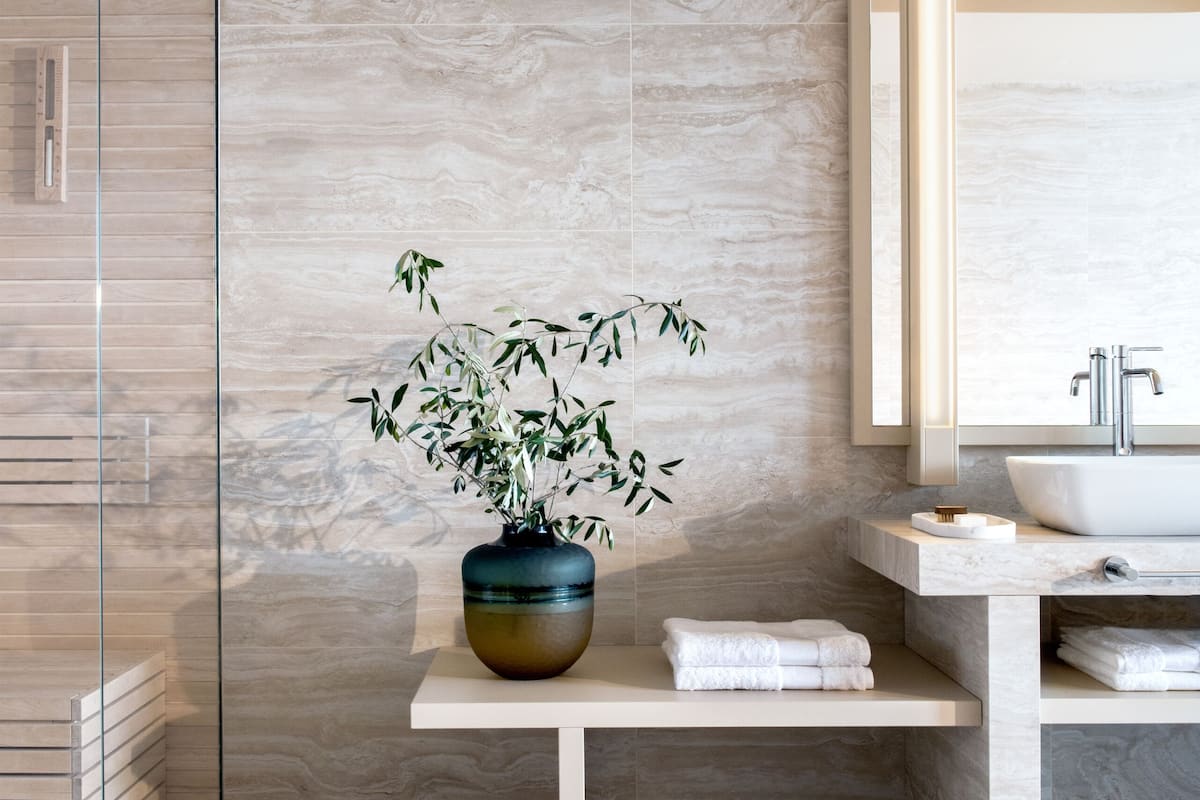 luxury suite, lake view | bathroom | separate bathtub and shower, free toiletries, hair dryer, bathrobes