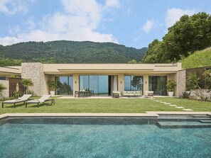 Luksushuvila, 3 makuuhuonetta, yksityinen uima-allas, järvinäköala | Ylelliset vuodevaatteet, minibaari, tallelokero huoneessa