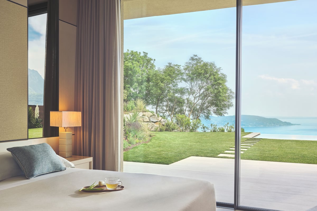 Luksushuvila, 3 makuuhuonetta, yksityinen uima-allas, järvinäköala | Ylelliset vuodevaatteet, minibaari, tallelokero huoneessa